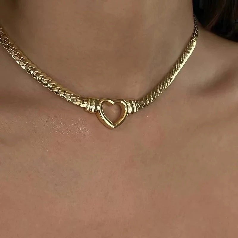Hollow heart necklace - Ladywithcraft
