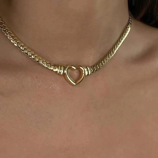 Hollow heart necklace - Ladywithcraft