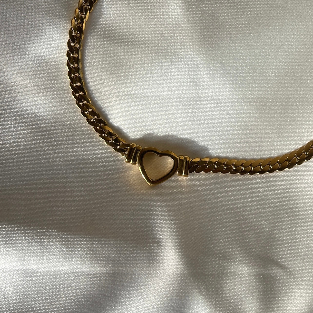 Hollow heart necklace - Ladywithcraft