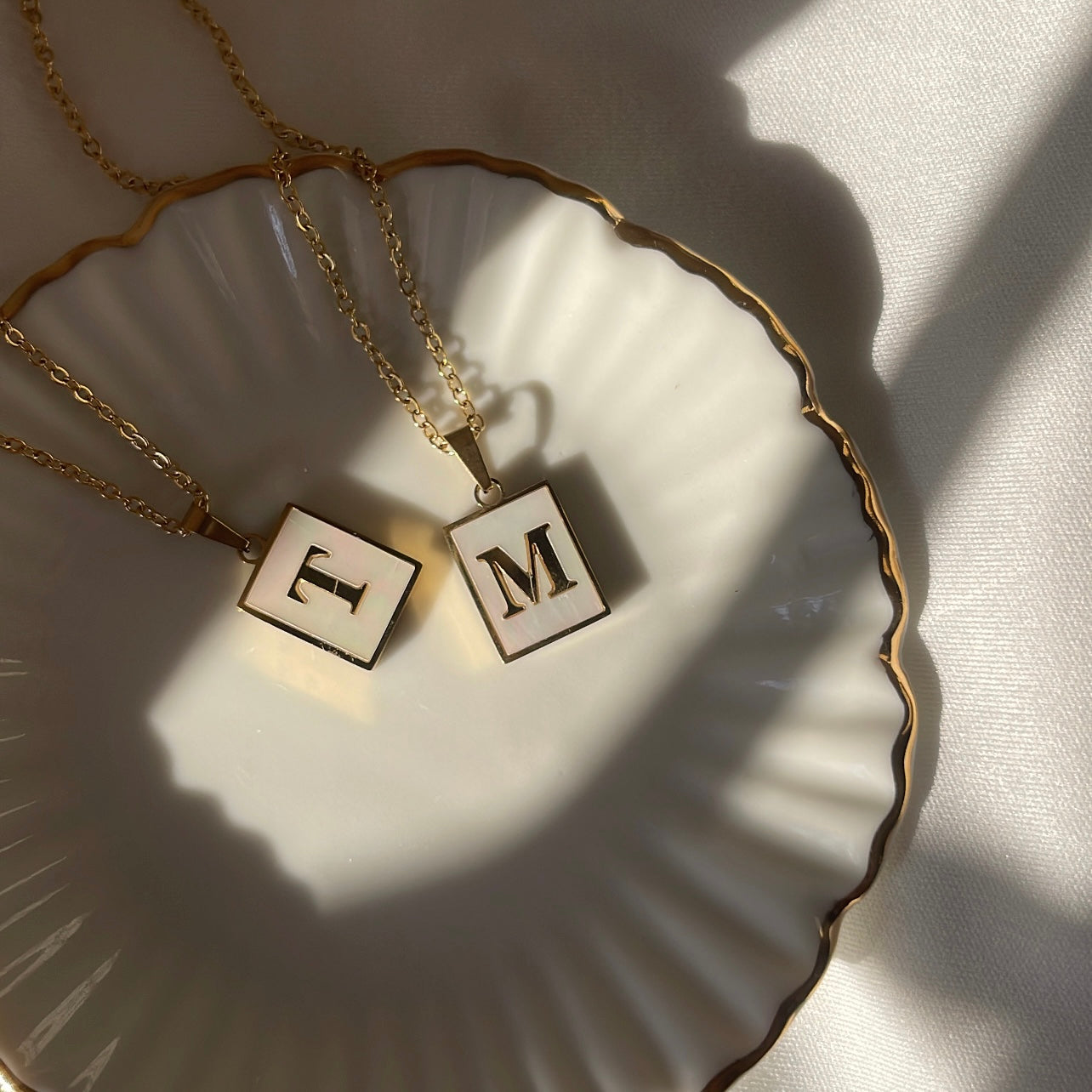 Liana | Initial neckalace - Ladywithcraft