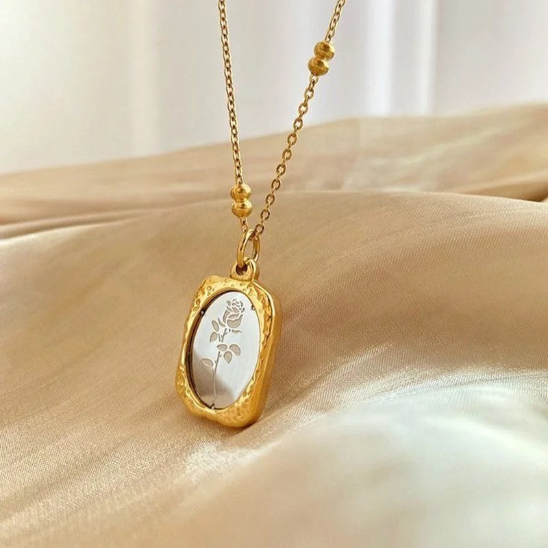 Rouge | gold plated necklace - Ladywithcraft