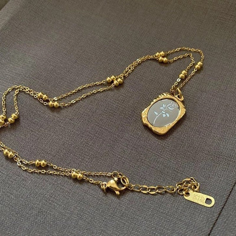 Rouge | gold plated necklace - Ladywithcraft