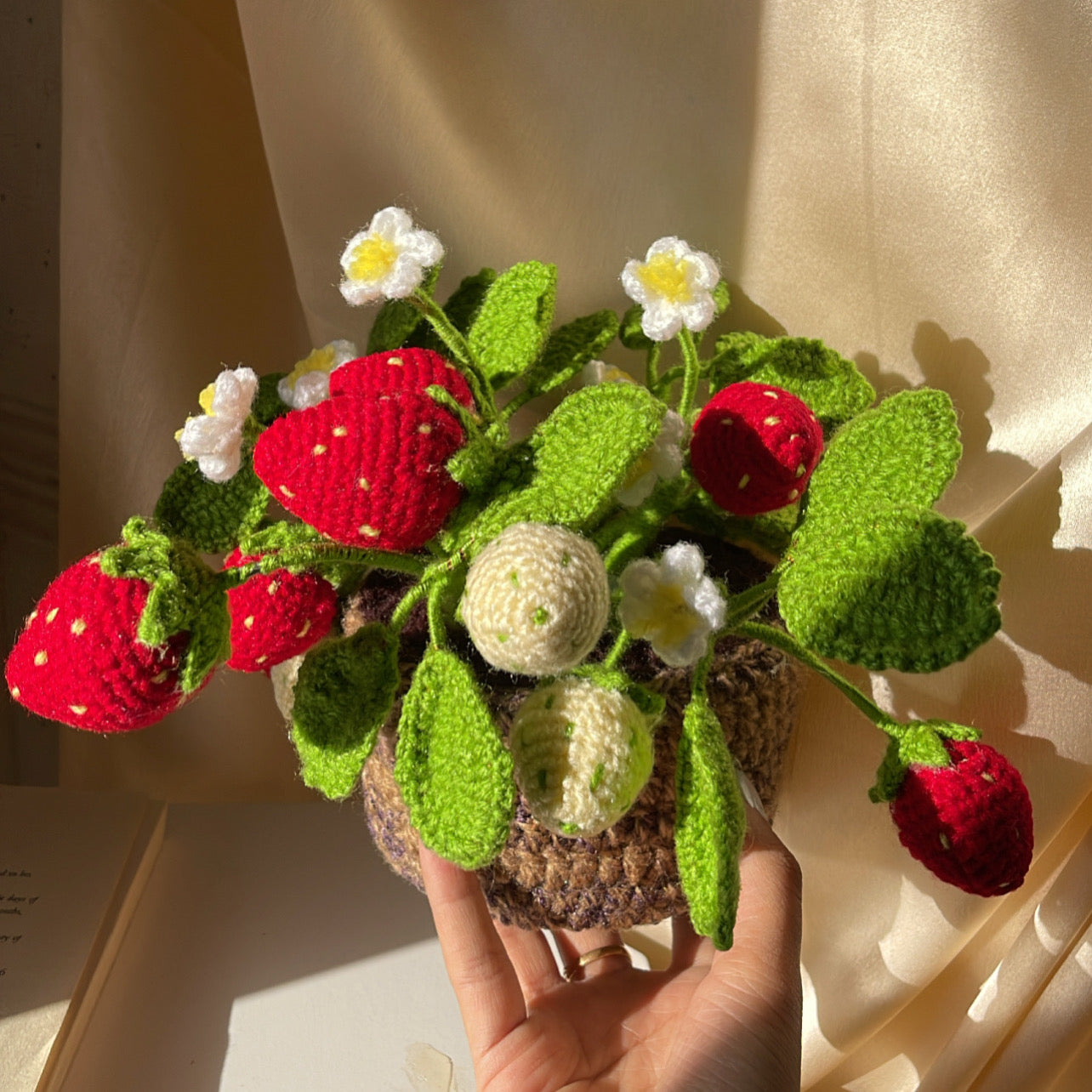 Crochet strawberry basket - Crochet flowers - Ladywithcraft
