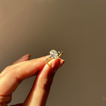 Mia ring