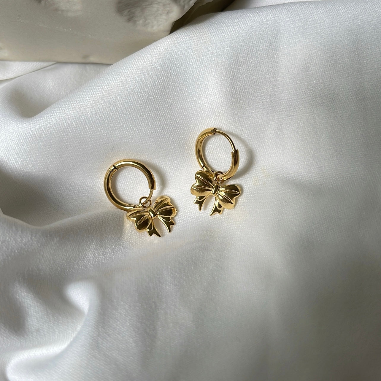 Bow charm earrings