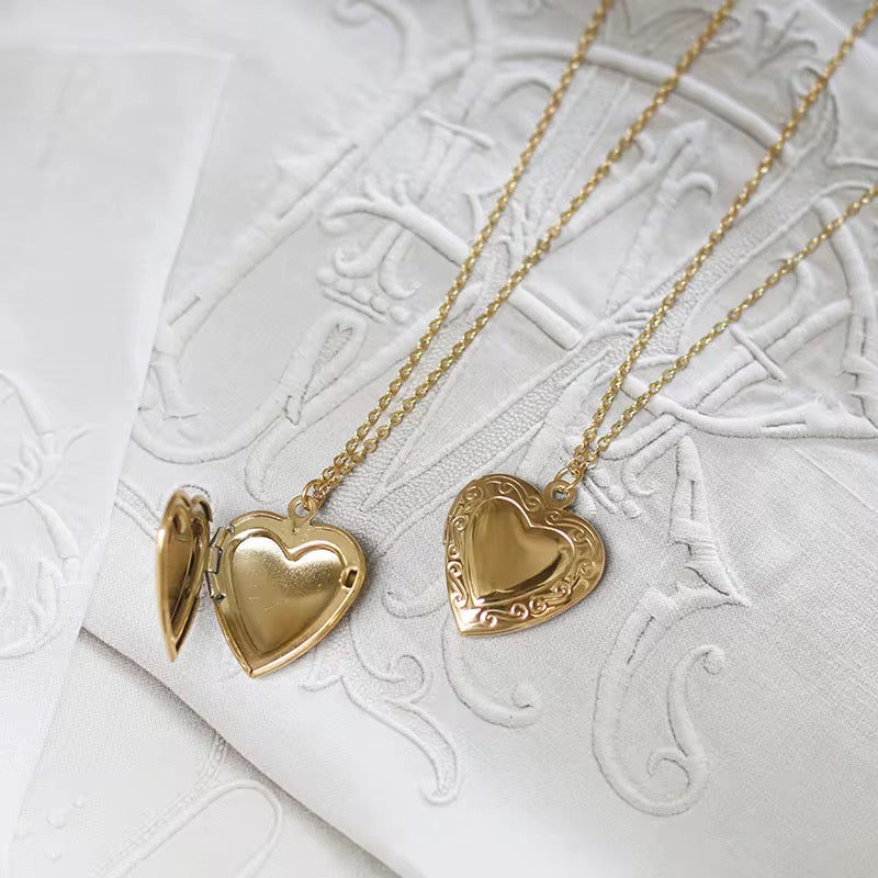 Vintage open locket heart necklace