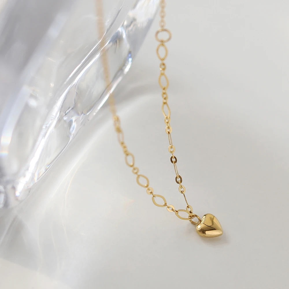 Lucy heart necklace