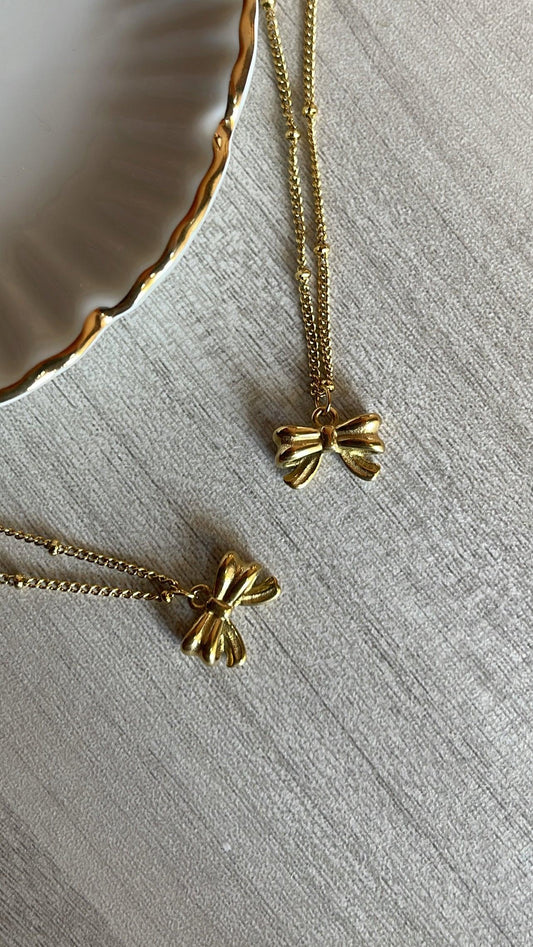 Beaded bow necklace - Ladywithcraft