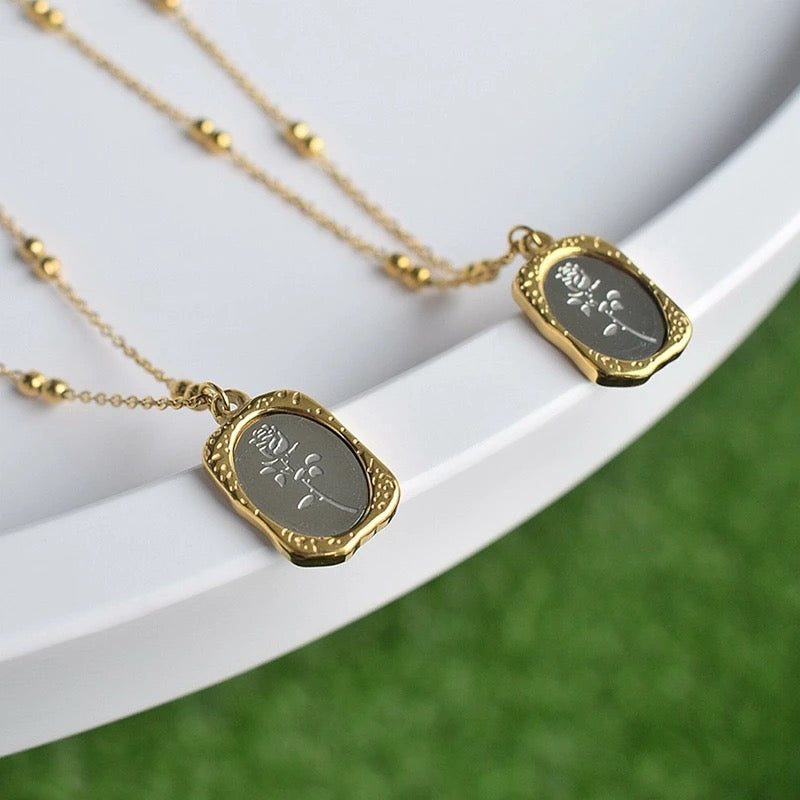 Rouge | gold plated necklace - Ladywithcraft