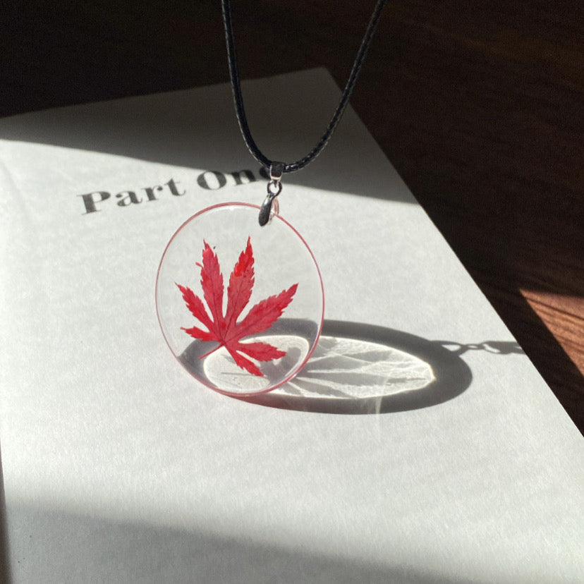 Red Maple Leaf Necklace | Oak | Tiny Spring Leaves - Ladywithcraft